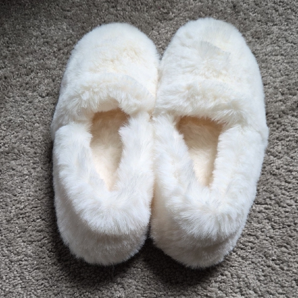 Luxurious Cream Faux Fur Slippers